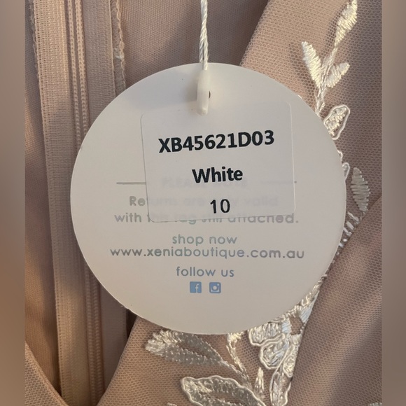 Xenia Boutique Lace Dress - Picture 3 of 3